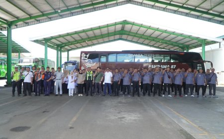 OPS Keselamatan Semeru: Polres Malang Hadirkan Polantas Menyapa untuk Edukasi Pengendara