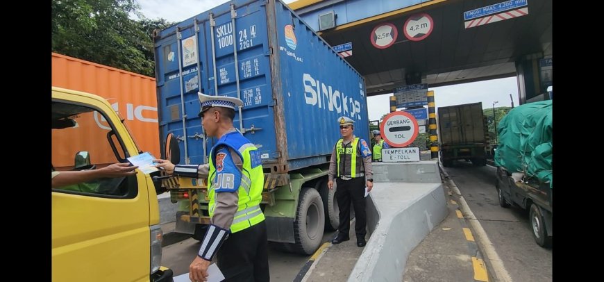 Ditlantas Polda Jatim Lakukan Penertiban Lajur Tol Demi Keselamatan Berkendara