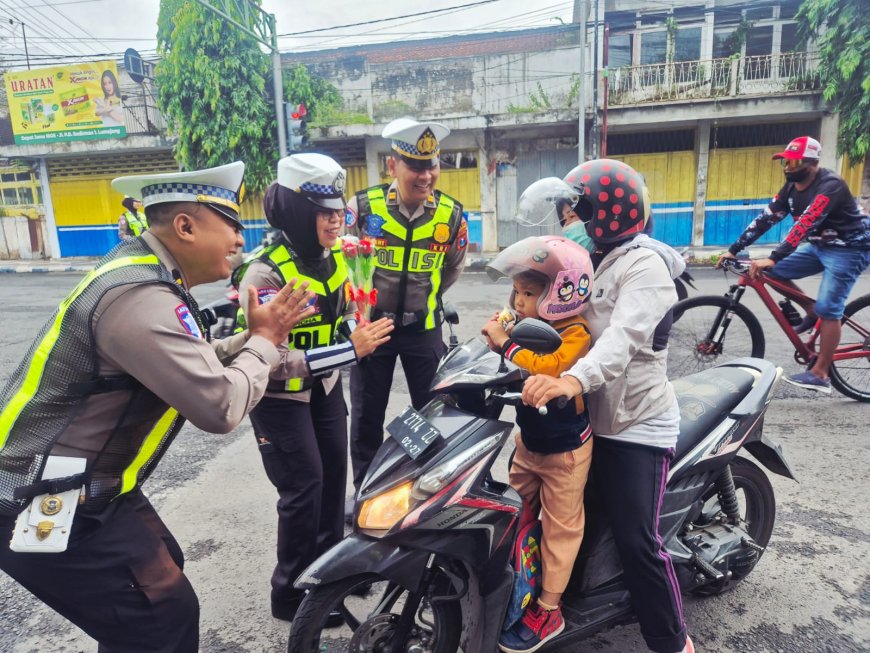 Hari ke-10 Operasi Keselamatan Semeru, Polres Lumajang Berikan Hadiah