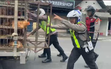 Tim Urai Polres Blitar Sigap Bantu Pengendara yang Mogok