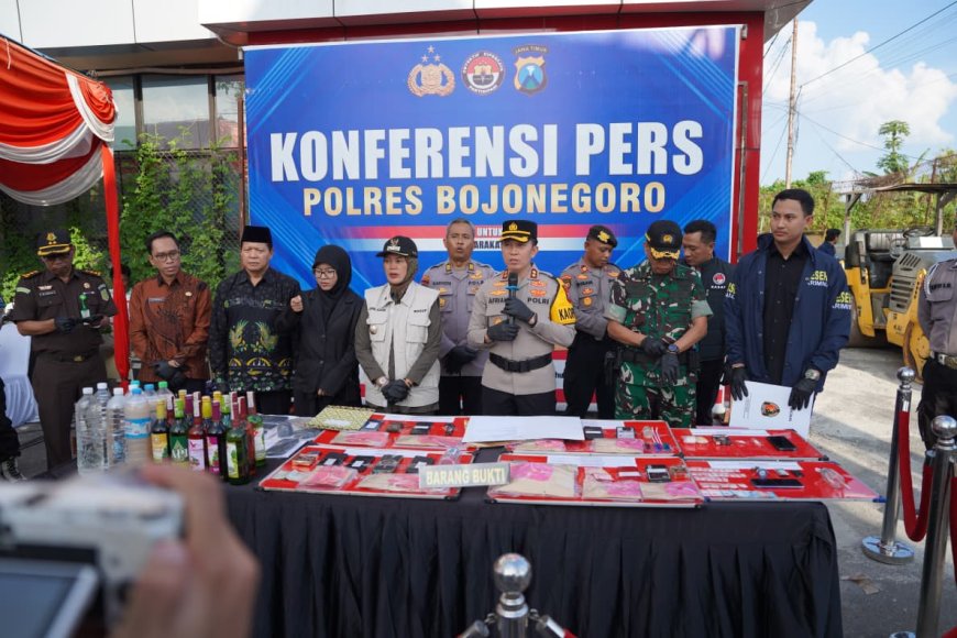 Polisi Bongkar Peredaran Sabu dan Ganja di Bojonegoro, 13 Orang Ditangkap