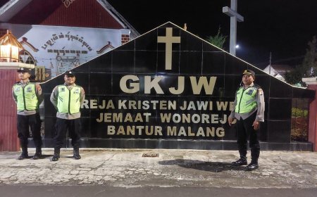 Polres Malang Kerahkan Personel Jaga Gereja saat Paskah